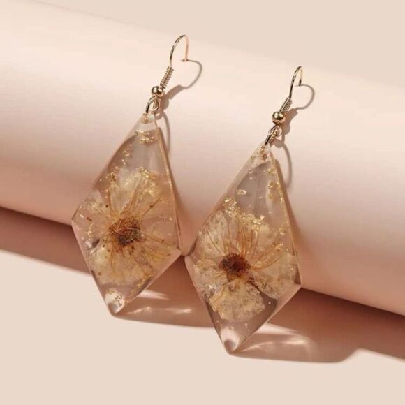 ✨🆕✨ Boho Flower Design Geometric Drop Earrings ✨ - Picture 1 of 8